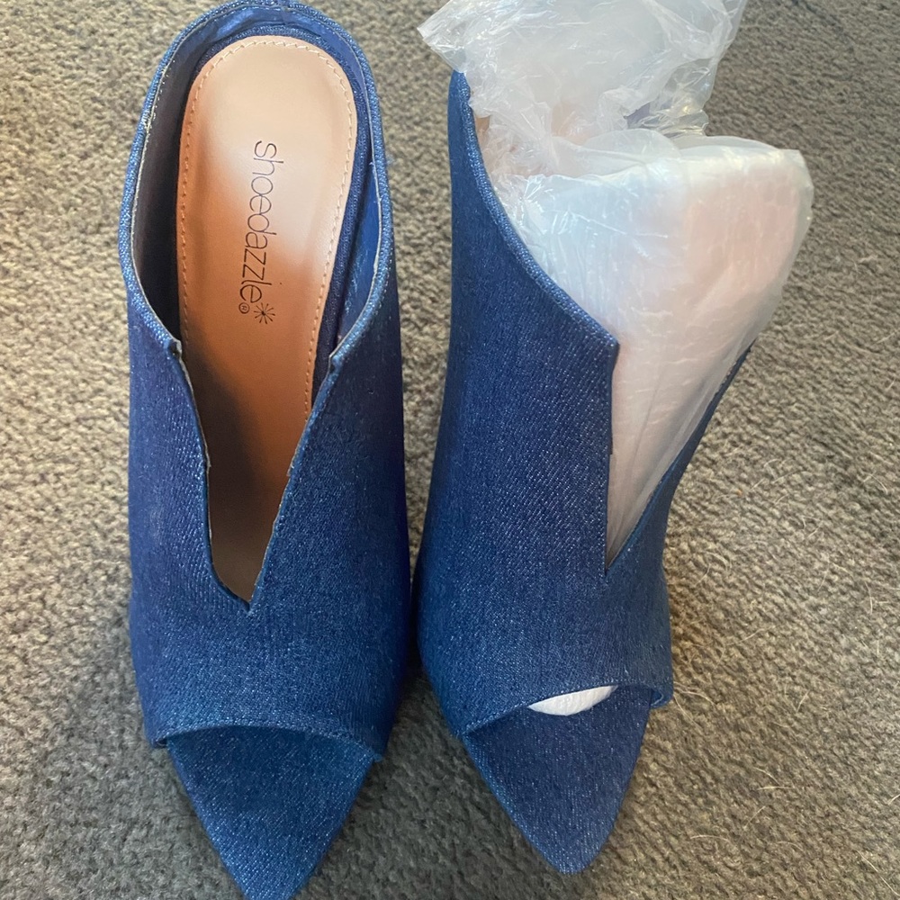 Size 9 blue heels